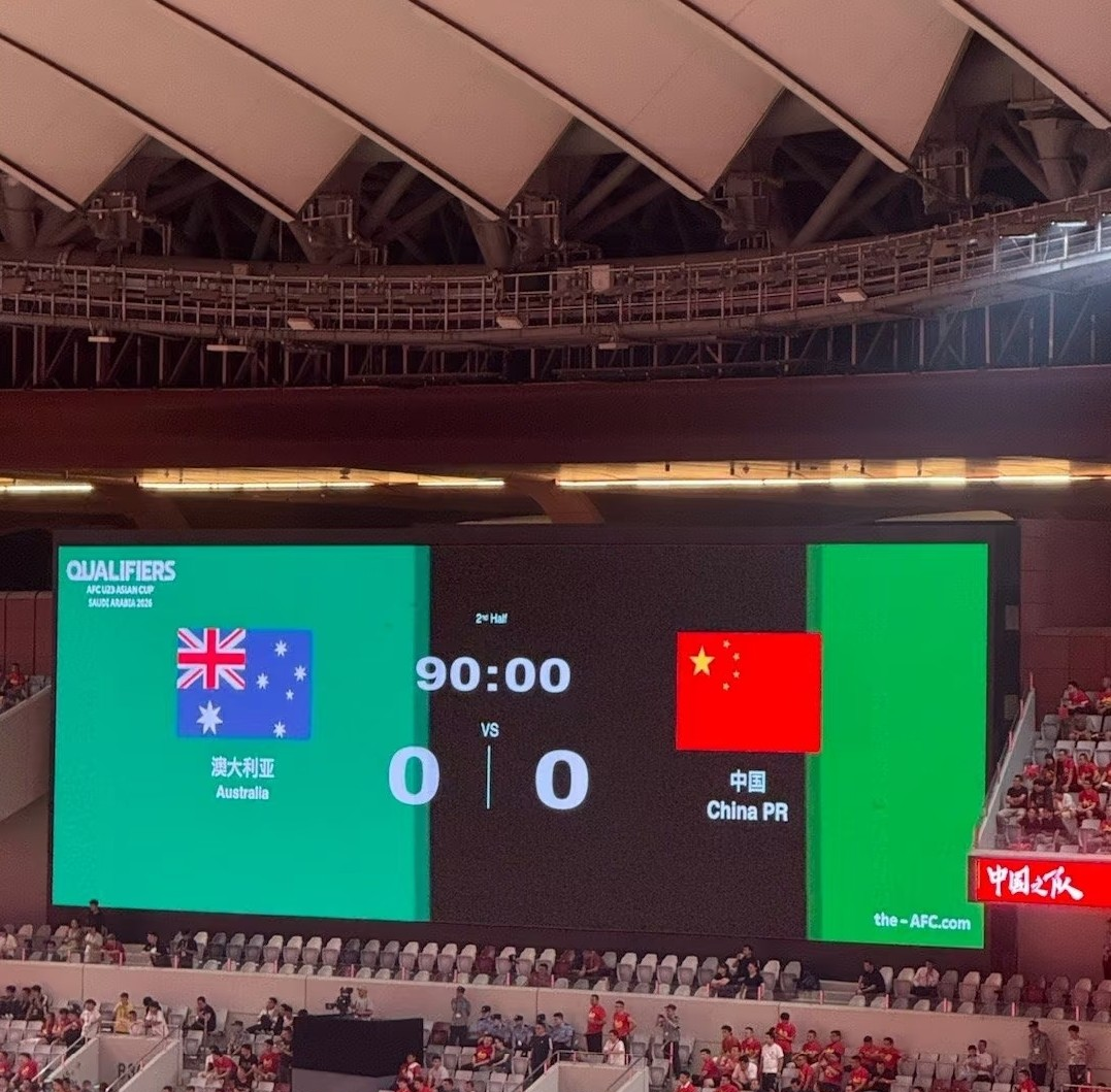 ayx-NBA季后赛倒计时，阿贾克斯国际比赛日篮板制胜，细节引发关注，质疑声仍在，团队化学反应显著的简单介绍